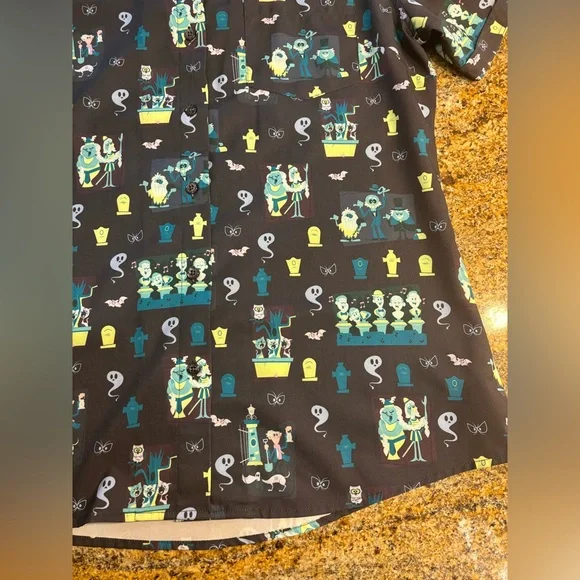 RSVLTS Womens Disney Haunted Mansion Grim Grinning Graveyard Ghosts Camp Shirt L - Picture 5 of 11